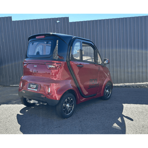 Mașină electrică compactă RDB Smart, 3000W, viteză 25km/h, ideală pentru permis auto redus.