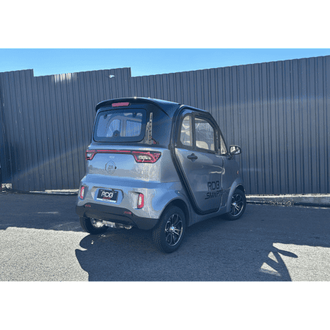 Mașină electrică RDB Smart, 3000W, viteză 25km/h, ideală pentru deplasare rapidă și sigură.